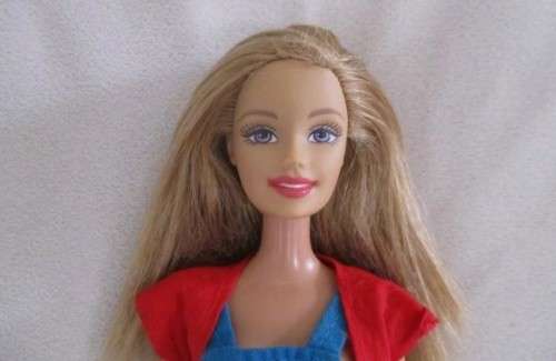 RELISTED DUE TO NON PAYMENT - MATTEL BARBIE DOLL IN CUTE OUTFIT AND WITH KNEES THAT BEND