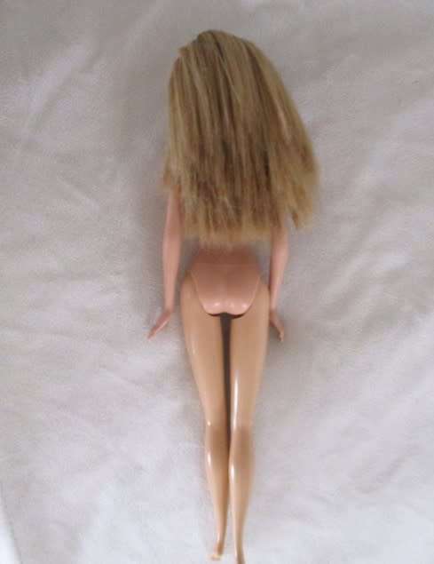 RELISTED DUE TO NON PAYMENT - MATTEL BARBIE DOLL IN CUTE OUTFIT AND WITH KNEES THAT BEND