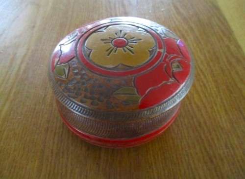 ANTIQUE/VINTAGE 1920`s/30`s HAND PAINTED AND CARVED WOODEN TRINKET BOX