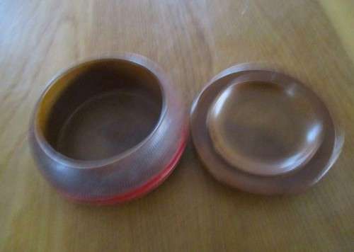 ANTIQUE/VINTAGE 1920`s/30`s HAND PAINTED AND CARVED WOODEN TRINKET BOX