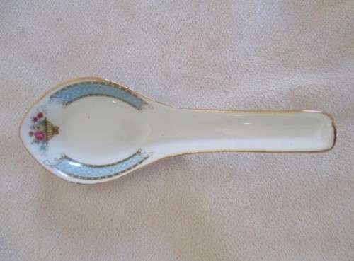 A RARE SET OF EIGHTEEN VINTAGE CHINESE SWATOW FINE CHINA BOWLS AND SPOONS - SIGNED