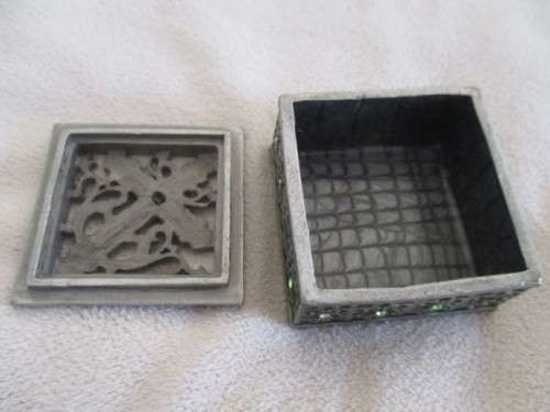 SMALL JEWELLED AND ENAMELLED PILL BOX
