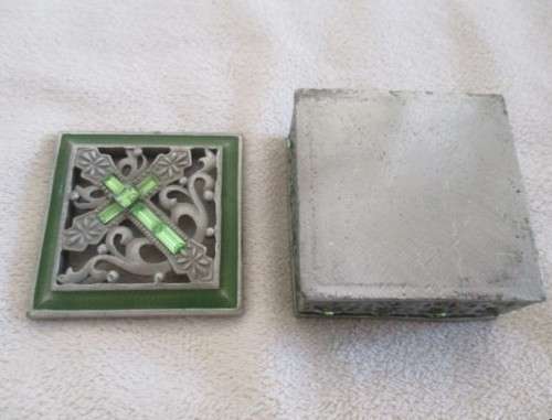 SMALL JEWELLED AND ENAMELLED PILL BOX