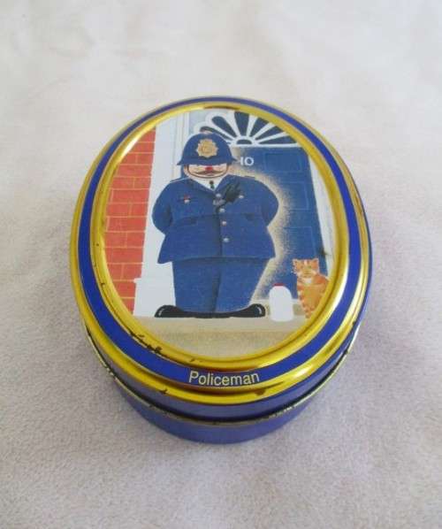 A CUTE BENTLEY`S OF LONDON FRUIT BONBONS TIN FROM THEIR SOUVENIR COLLECTION