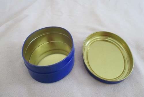 A CUTE BENTLEY`S OF LONDON FRUIT BONBONS TIN FROM THEIR SOUVENIR COLLECTION