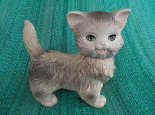 LARGE VINTAGE 1960`s  RUBBER CAT WITH OPEN/CLOSE EYES AND ROTATING HEAD
