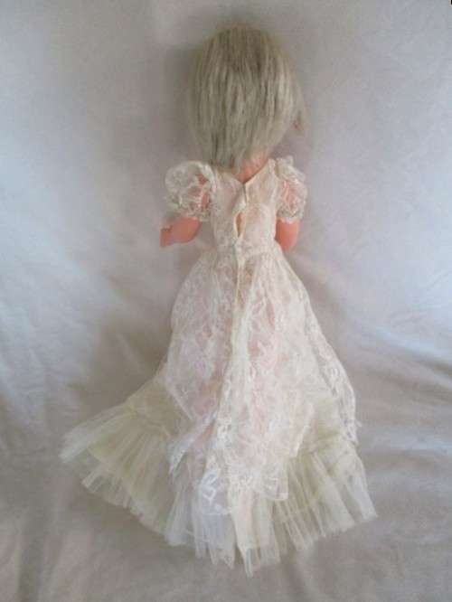PRETTY VINTAGE 48CM TALL TEEN DOLL WITH TWISTY WAIST AND OPEN/CLOSE EYES