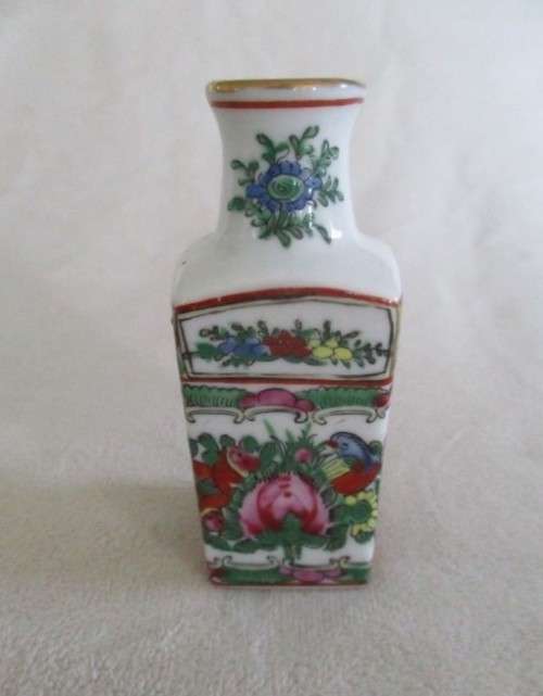 SMALL VINTAGE HAND PAINTED ORIENTAL VASE