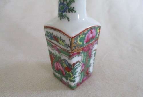 SMALL VINTAGE HAND PAINTED ORIENTAL VASE