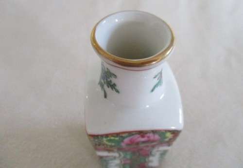 SMALL VINTAGE HAND PAINTED ORIENTAL VASE