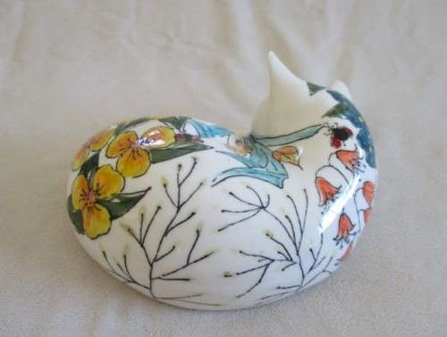 A CAT NAMED GRACE - VINTAGE LARGE  HAND PAINTED FLORAL PORCELAIN CAT