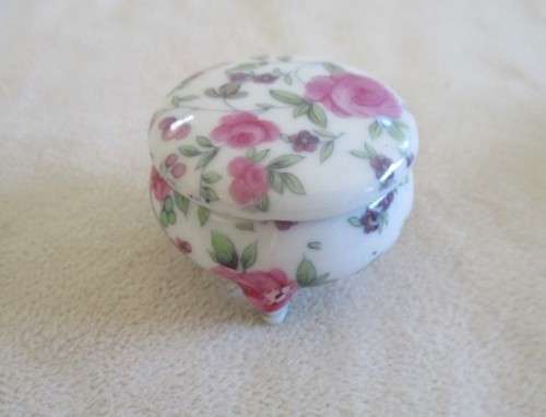 PRICE REDUCED - BATCH OF THREE SMALL PORCELAIN PILL BOXES WITH PRETTY PINK ROSES FOR ONE PRICE