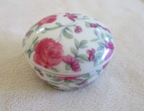 PRICE REDUCED - BATCH OF THREE SMALL PORCELAIN PILL BOXES WITH PRETTY PINK ROSES FOR ONE PRICE