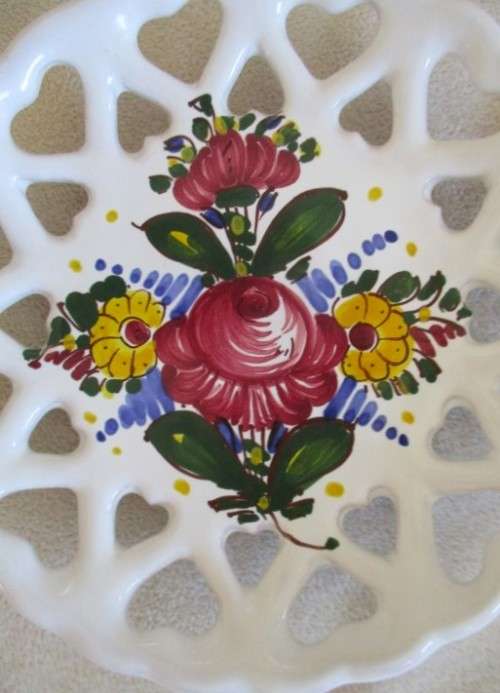 VINTAGE HAND PAINTED DISPLAY PLATE  WITH ROSE (SIGNED BY ARTIST)