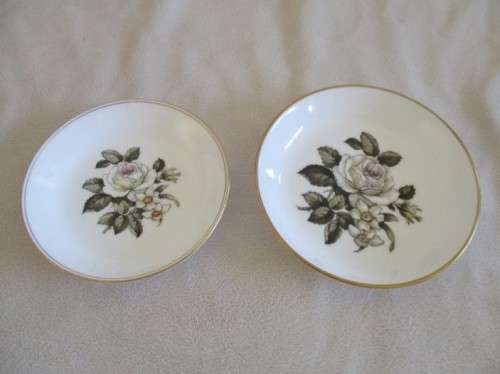 TWO ROYAL WORCESTER FINE BONE CHINA PIN DISHES - WHITE ROSE DESIGN