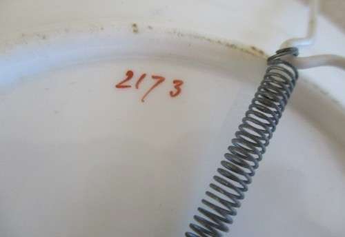 CIRCA 1900-1919 - SMALL ANTIQUE PARAGON BLUE AND WHITE WILLOW PATTERN PLATE(NO2173) WITH WALL HANGER