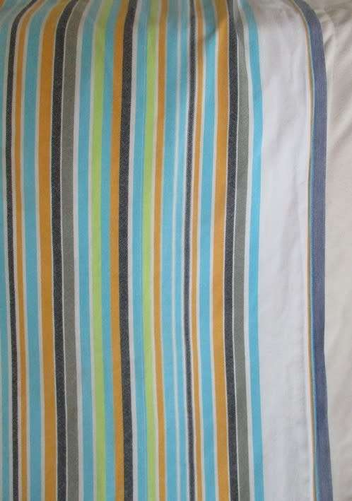A VINTAGE STRIPED LINEN THROW/TABLE CLOTH WITH TASSELS IN GREAT CONDITION