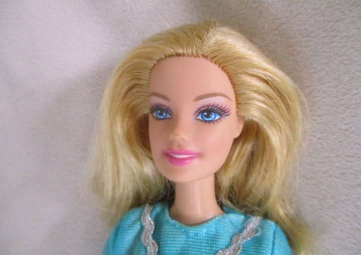 PRETTY MATTEL BARBIE DOLL IN ORIGINAL BARBIE DRESS