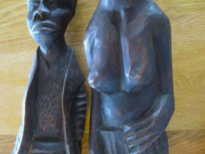 LARGE HAND CARVED AFRICAN STATUE OF MAN AND WOMAN