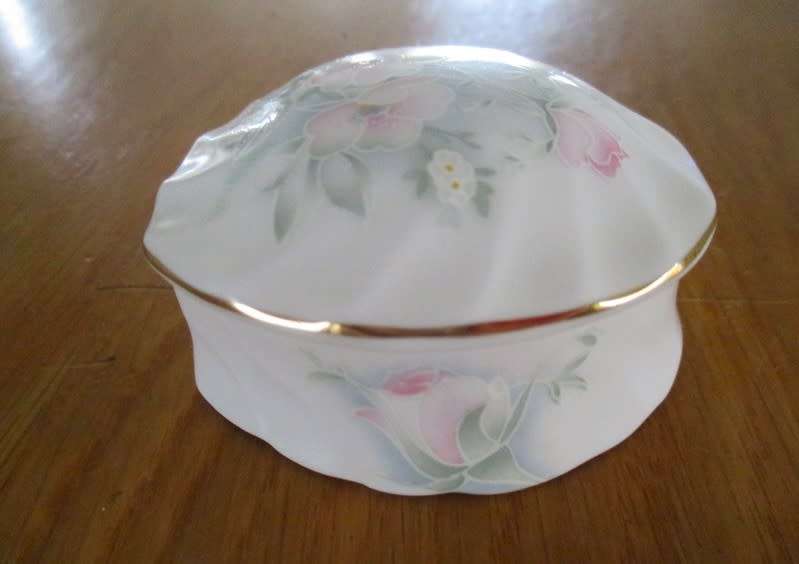 PRETTY FLORAL LIDDED BONE CHINA TRINKET BOX - HAMMERSLEY (ROYAL WORCESTER SPODE)