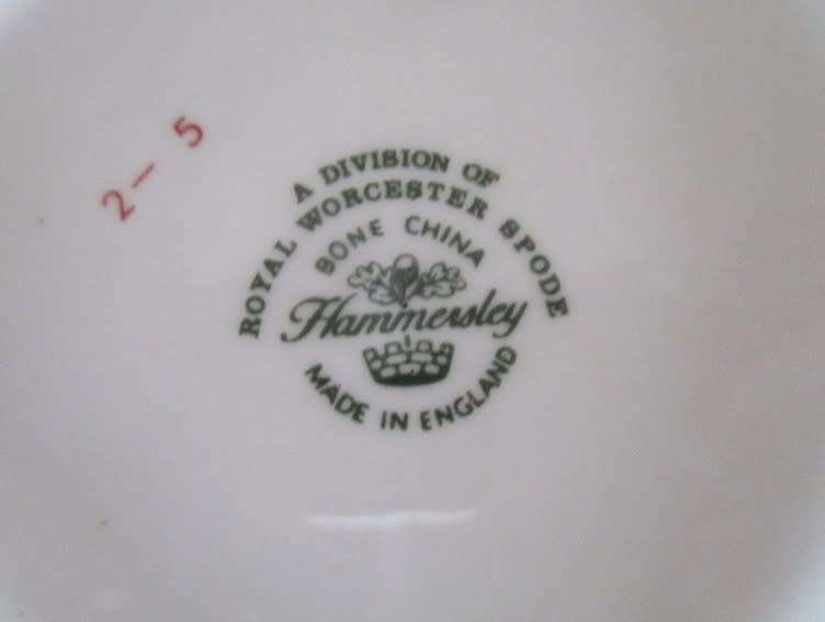 PRETTY FLORAL LIDDED BONE CHINA TRINKET BOX - HAMMERSLEY (ROYAL WORCESTER SPODE)