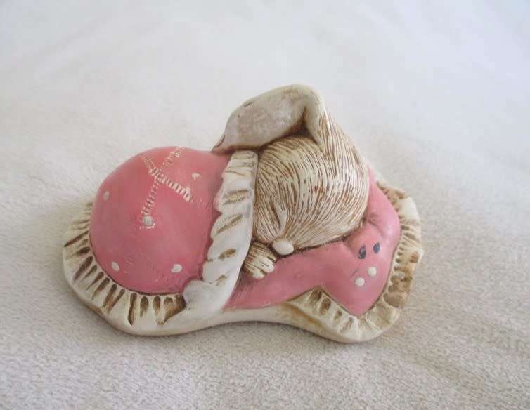 CUTE, COLLECTABLE VINTAGE PENDELFIN HANDCRAFTED STONECRAFT BUNNY `SNUGGLES`