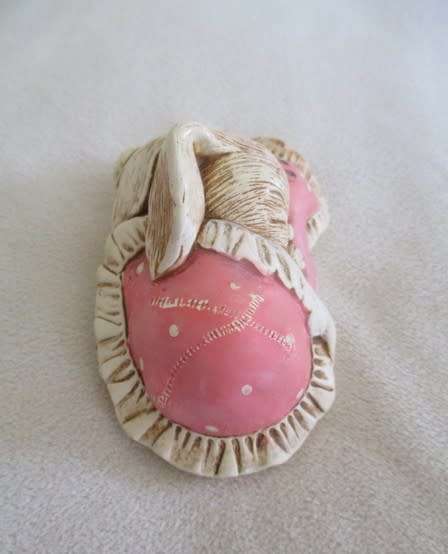 CUTE, COLLECTABLE VINTAGE PENDELFIN HANDCRAFTED STONECRAFT BUNNY `SNUGGLES`