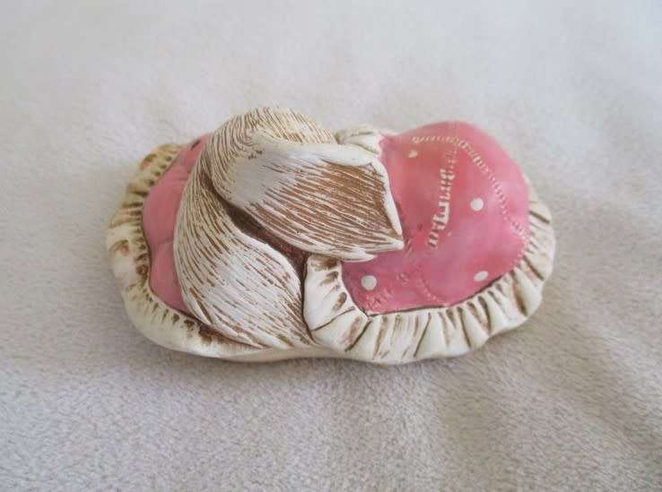 CUTE, COLLECTABLE VINTAGE PENDELFIN HANDCRAFTED STONECRAFT BUNNY `SNUGGLES`