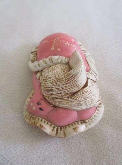 CUTE, COLLECTABLE VINTAGE PENDELFIN HANDCRAFTED STONECRAFT BUNNY `SNUGGLES`