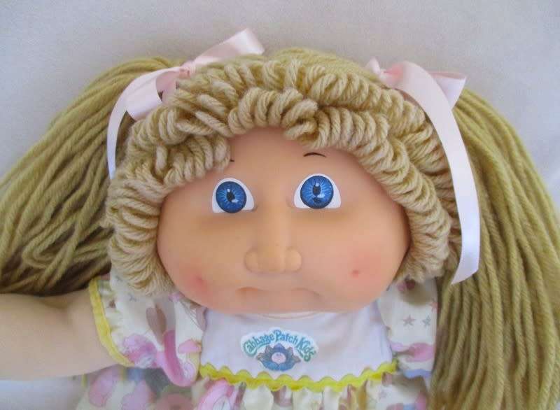 VINTAGE EARLY 1984 CABBAGE PATCH DOLL IN ORIGINAL DRESS AND WITH SIGNATURE - IN GREAT CONDITION