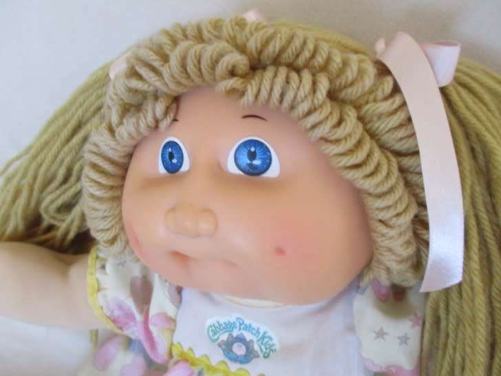 VINTAGE EARLY 1984 CABBAGE PATCH DOLL IN ORIGINAL DRESS AND WITH SIGNATURE - IN GREAT CONDITION