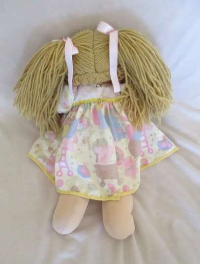 VINTAGE EARLY 1984 CABBAGE PATCH DOLL IN ORIGINAL DRESS AND WITH SIGNATURE - IN GREAT CONDITION