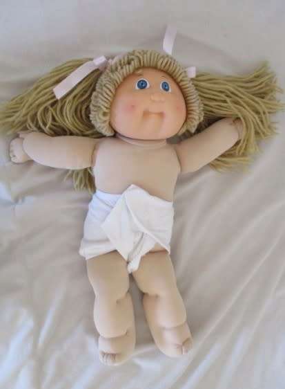 VINTAGE EARLY 1984 CABBAGE PATCH DOLL IN ORIGINAL DRESS AND WITH SIGNATURE - IN GREAT CONDITION