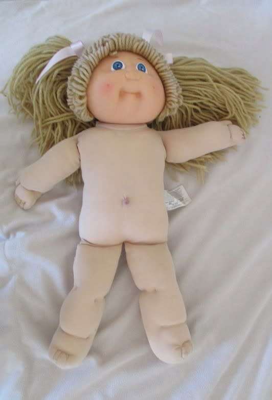 VINTAGE EARLY 1984 CABBAGE PATCH DOLL IN ORIGINAL DRESS AND WITH SIGNATURE - IN GREAT CONDITION