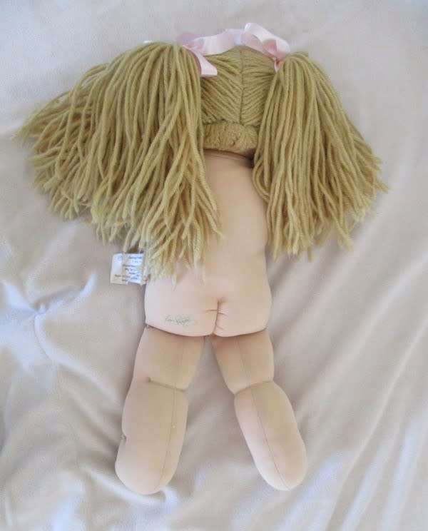 VINTAGE EARLY 1984 CABBAGE PATCH DOLL IN ORIGINAL DRESS AND WITH SIGNATURE - IN GREAT CONDITION