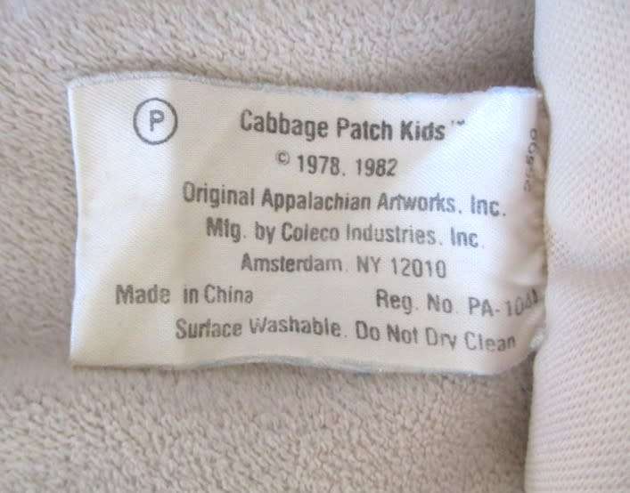 VINTAGE EARLY 1984 CABBAGE PATCH DOLL IN ORIGINAL DRESS AND WITH SIGNATURE - IN GREAT CONDITION