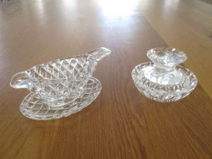 EXQUITE SMALL CRYSTAL SAUCE BOAT AND LIDDED MINT DISH