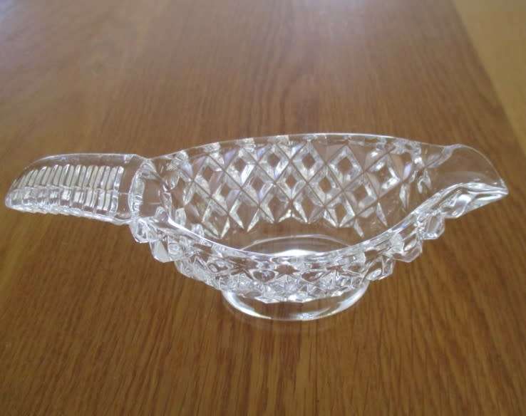 EXQUITE SMALL CRYSTAL SAUCE BOAT AND LIDDED MINT DISH
