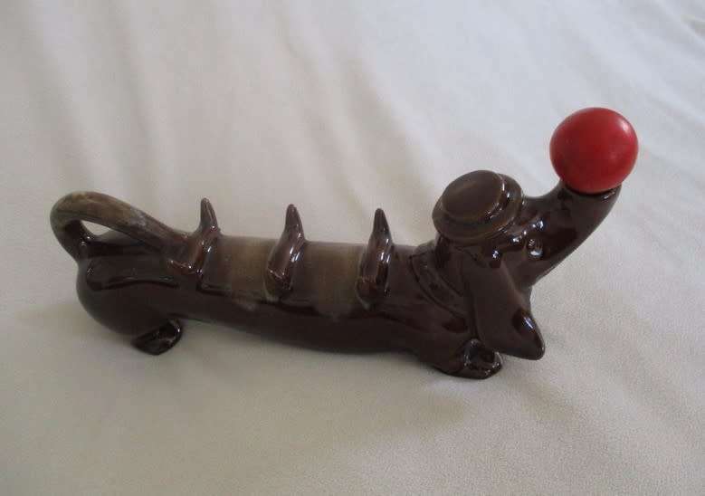 LANGLAAGTE!!  VINTAGE LOOOONG DACHSHUND PORCELAIN DECANTER WITH CUTE ROUND RED NOSE STOPPER!