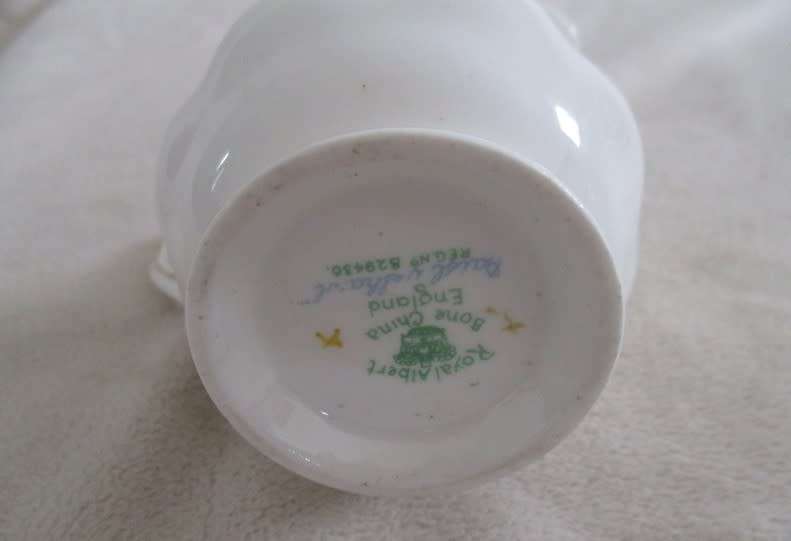 RARE VINTAGE 1930`s ROYAL ALBERT `PAISLEY SHAWL` CREAMER AND SUGAR BASIN