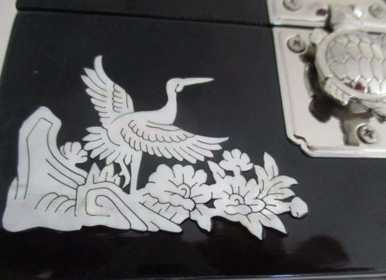 EXCELLENT CONDITION - MUSICAL JEWELLERY BOX WITH MOTHER OF PEARL PEACOCKS, CRANES AND FLORAL DESIGN