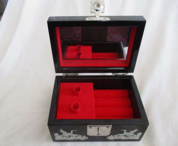 EXCELLENT CONDITION - MUSICAL JEWELLERY BOX WITH MOTHER OF PEARL PEACOCKS, CRANES AND FLORAL DESIGN