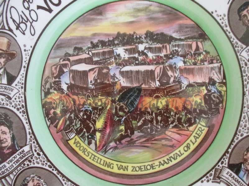 LARGE VINTAGE 1938 ROYAL DOULTON `VOORTREKKER-EEUFEES` DISPLAY PLATE WITH HANGER