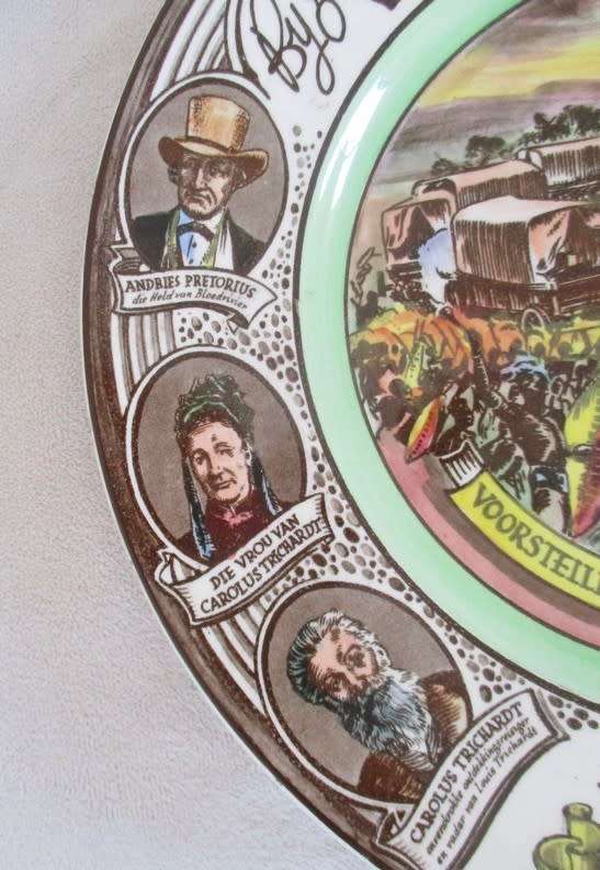 LARGE VINTAGE 1938 ROYAL DOULTON `VOORTREKKER-EEUFEES` DISPLAY PLATE WITH HANGER