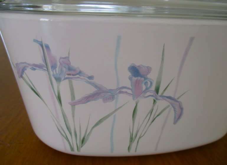 VERY LARGE 3 LITER LIDDED CORNING WARE/CORNINGWARE DISH - BEAUTIFUL SHADOW IRIS DESIGN