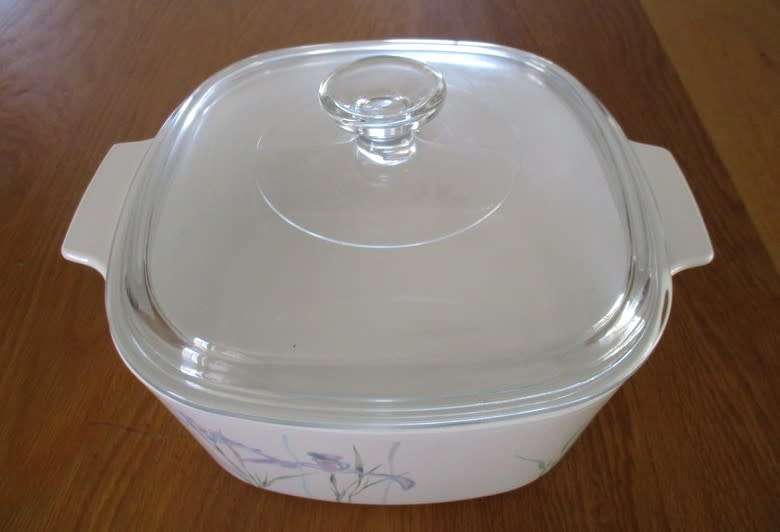 VERY LARGE 3 LITER LIDDED CORNING WARE/CORNINGWARE DISH - BEAUTIFUL SHADOW IRIS DESIGN