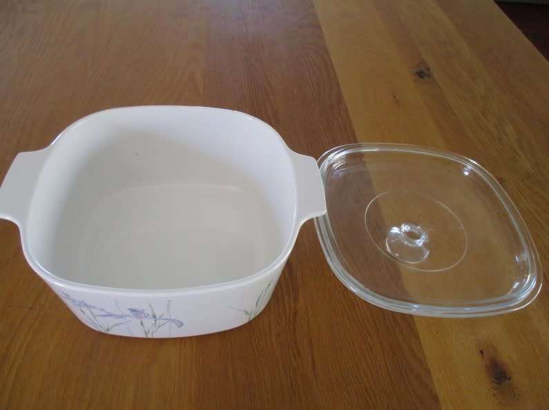 VERY LARGE 3 LITER LIDDED CORNING WARE/CORNINGWARE DISH - BEAUTIFUL SHADOW IRIS DESIGN