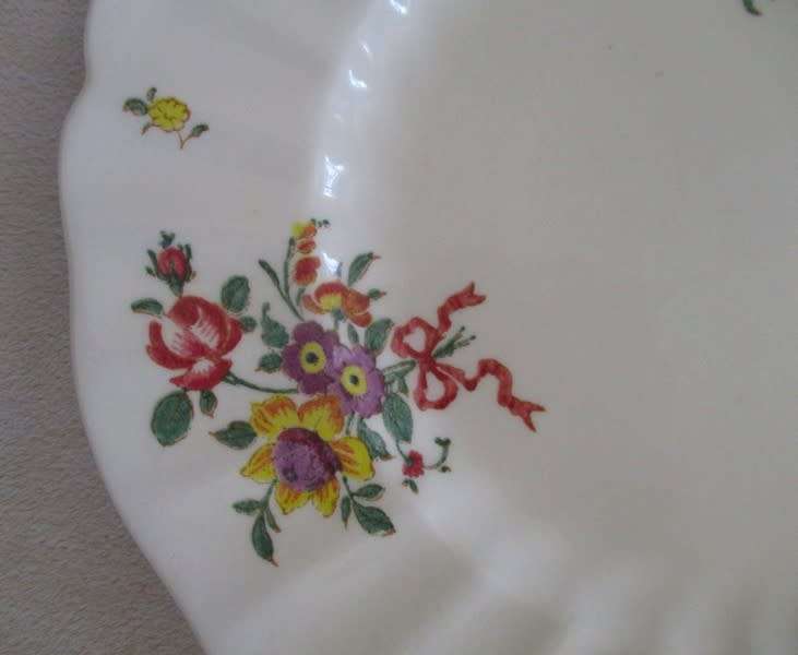 CIRCA 1912-1956 - ANTIQUE/VINTAGE ROYAL DOULTON OLD LEEDS SPRAYS PLATE WITH HANGER