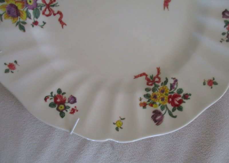 CIRCA 1912-1956 - ANTIQUE/VINTAGE ROYAL DOULTON OLD LEEDS SPRAYS PLATE WITH HANGER