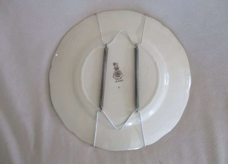 CIRCA 1912-1956 - ANTIQUE/VINTAGE ROYAL DOULTON OLD LEEDS SPRAYS PLATE WITH HANGER